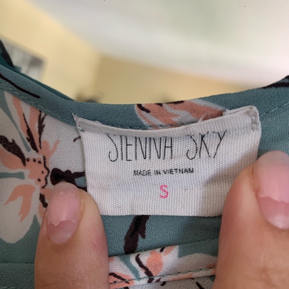 Blouse - Picture 2 of 2